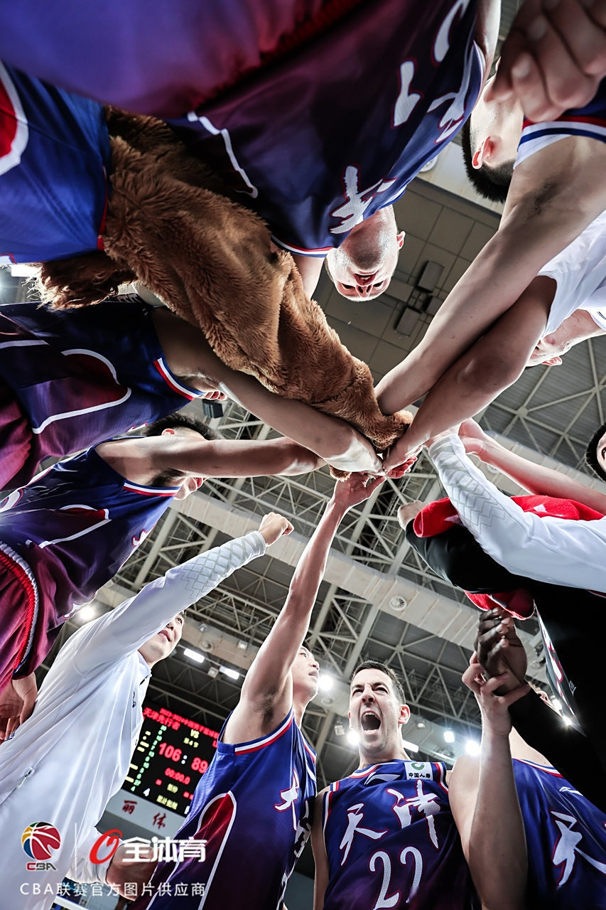 激烈角逐怎么写