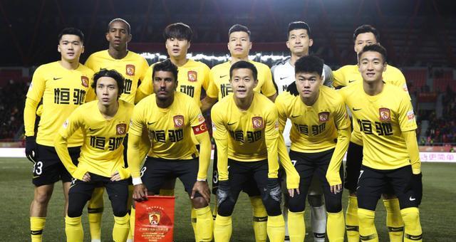 2020赛季每站比赛由几场正赛组成?