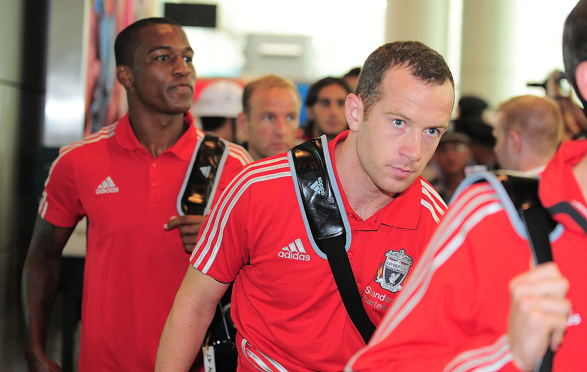 奥格斯堡球队在比赛中取得激动人心的胜利英语