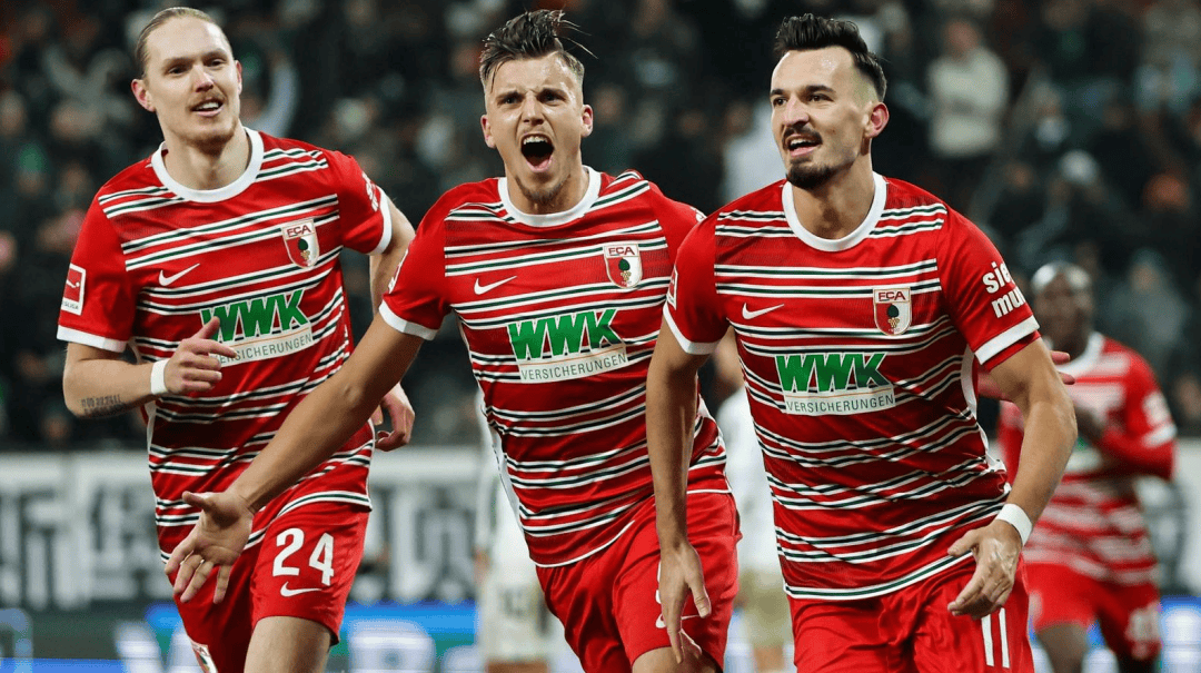 奥格斯堡球队在比赛中取得激动人心的胜利英语